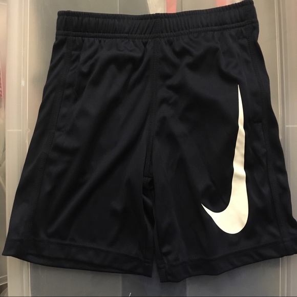 nike short big swoosh